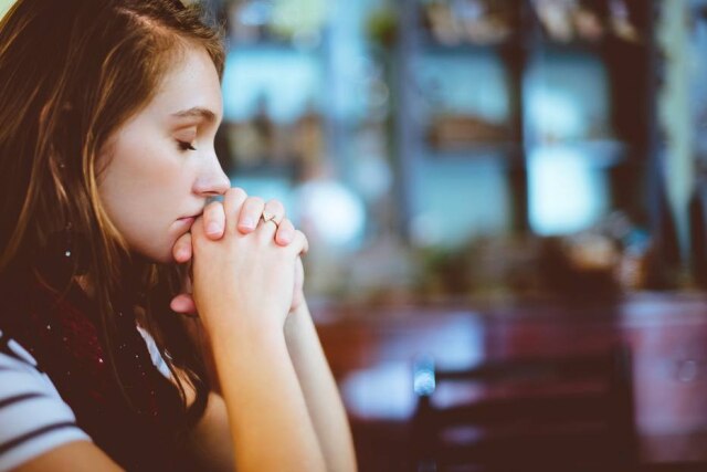 Ben White / Unsplash Exercícios de respiração e meditação reduzem níveis de cortisol, conhecido como hormônio do estresse