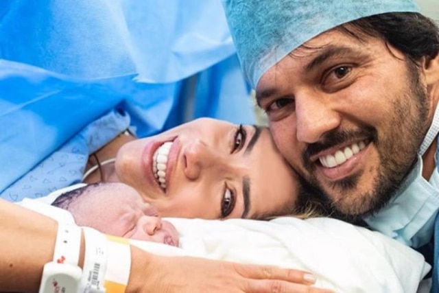 Instagram / @patriciaabravanel Patrícia Abravanel e Fábio Faria ao lado do pequeno Senor Abravanel.