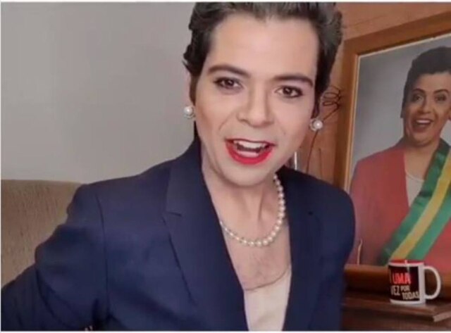 Reprodução Instagram/ @gustavomendestv O humorista Gustavo Mendes é conhecido por interpretar uma sátira de Dilma Rousseff