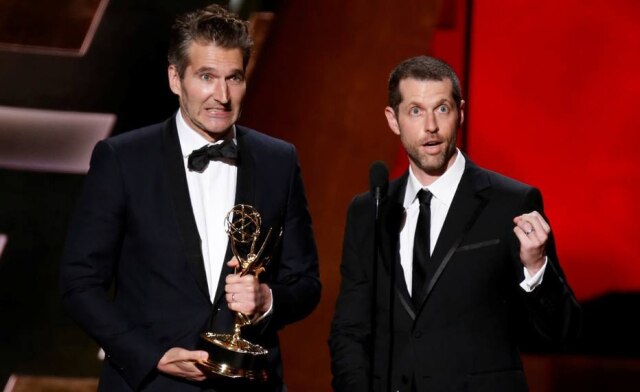 Lucy Nicholson / Reuters David Benioff e D. B. Weiss, criadores da 'Game of Thrones', durante cerimônia do prêmio Emmy em 2015.
