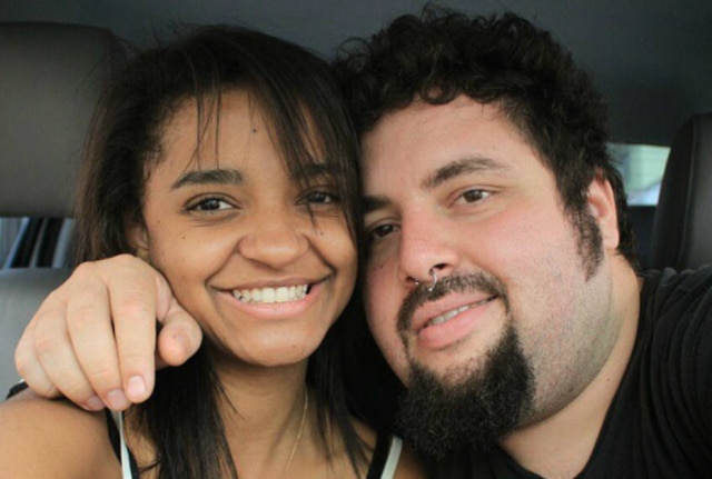 Arquivo Pessoal A estudante Juliany Bernardo de Resende com um dos seus namorados