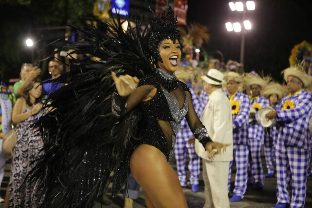Divulgação/Juliana Alves Juliana Alves como rainha de bateria da Unidos da Tijuca em 2016