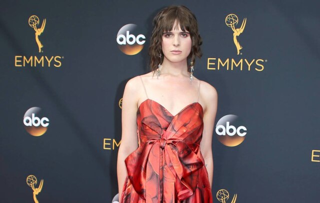 REUTERS/Lucy Nicholson Hari Nef no Emmy de 2016.