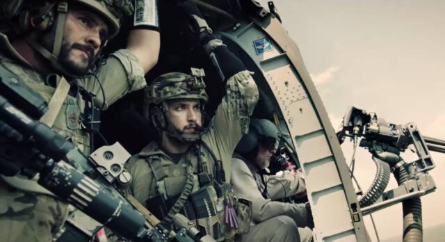 Reprodução de cena da série 'Six' (2017) / History Channel Elenco de 'Six' teve treinamento especial com membros da marinha norte-americana para gravação das cenas da série