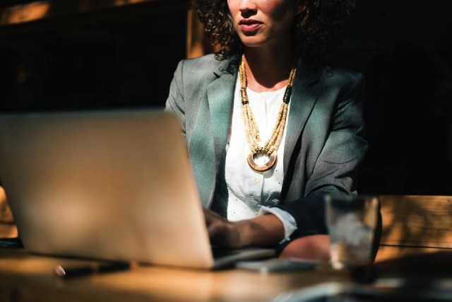 StockSnap/Pixabay Para fugir do sexismo, as mulheres mandavam emails com um nome masculino e eram melhor respondidas.