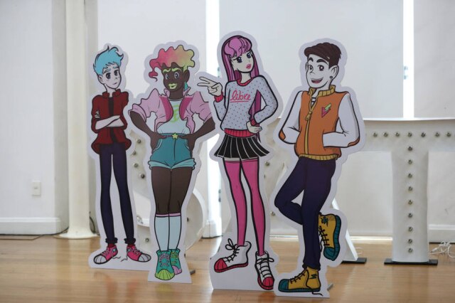 Raúl Martínez/EFE Personagens de 'Teen Trans' durante exibição na segunda edição da Semana de Arte Trans em Montevidéu, Uruguai.