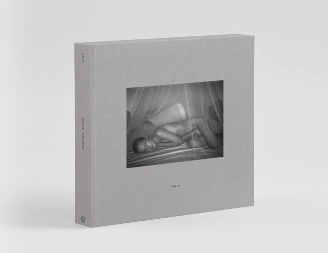 Cortesia editora Phaidon A mais nova publicação dedicada a Kate Moss, 'Kate by Mario Sorrenti' traz retratos íntimos do início da carreira da modelo