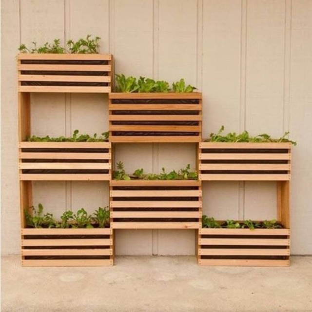 Pinterest/Country living Caixotes de madeira são ótimas opções para ter uma horta diferente e estilosa