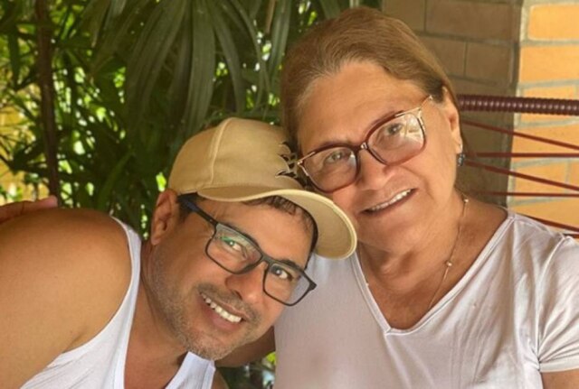 Instagram / @zezedicamargo Zezé Di Camargo e sua mãe, Helena