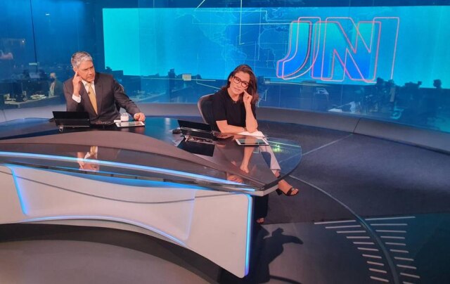 Twitter/ @jornalnacional Perfil do Jornal Nacional no Twitter repercurte o meme de Renata Vasconcellos: "Alô técnica?"