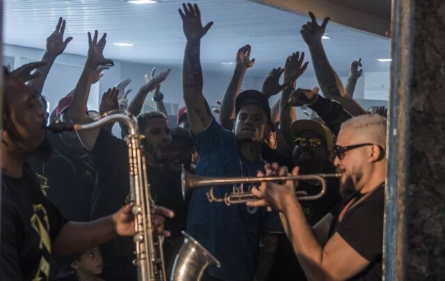 Gabriel Castilho Filipe Ret durante gravações do clipe 'Tributo ao TTK'