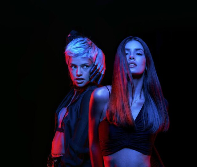 Pedro Pinho Giovanna (Agatha Moreira) e Angel (Camila Queiroz)