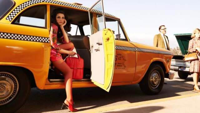 A atriz Jessica Paré na sétima - e última - temporada, com um pé nos anos 70