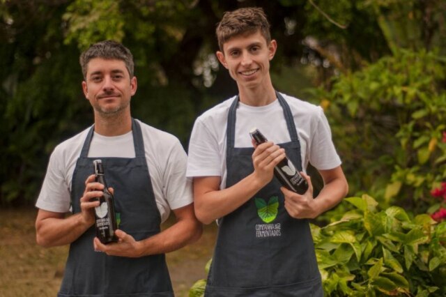 Leonardo Andrade|Divulgação Os sócios, Fernando Goldenstein e Leonardo Andrade, que engarrafaram os fermentados