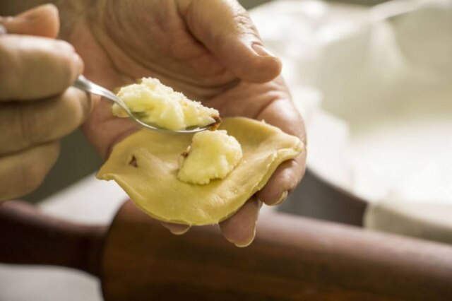 Codo Meletti|Estadão Varênique ou pierogi, não importa, o tradicional é recheado com batata e cebola.