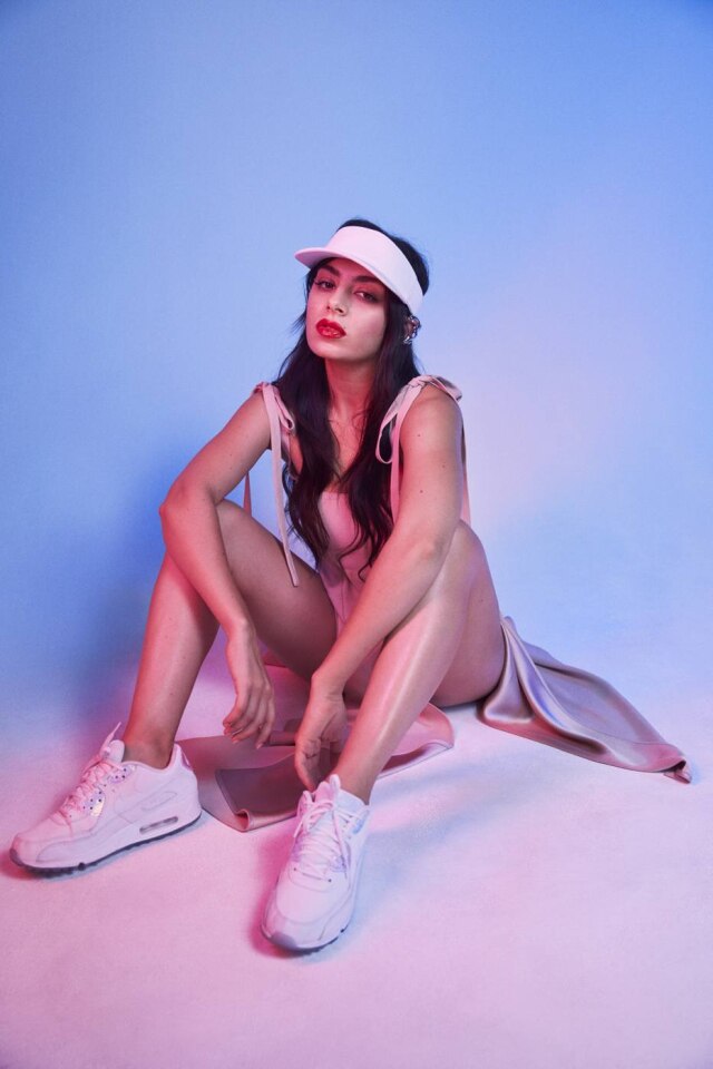 Olivia Malone A cantora Charli XCX