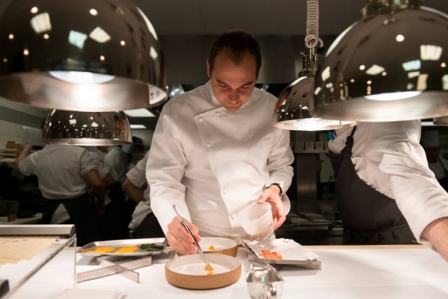 Benjamin Petit|NYT O chef Daniel Humm na cozinha do Eleven Madison Park, em Nova York.