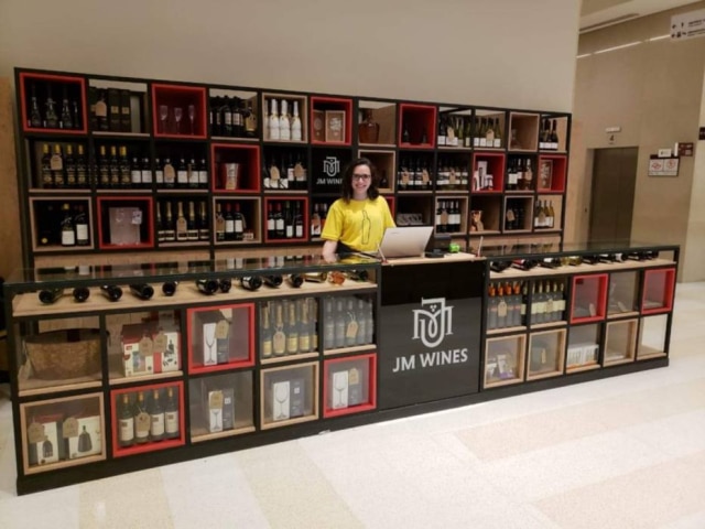 Débora Gemignani Quiosque da JM Wines no Shopping Cidade São Paulo