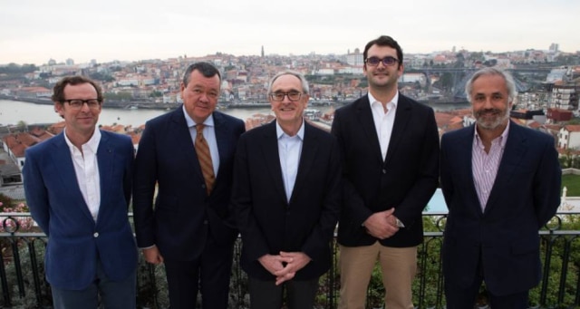 Divulgação Gonçalo Lopes, viticólogo, Tony Smith, dono da vinícola, Jean-Claude e Jeff Berrouet, enólogos consultores, e Rui Cunha, enólogo da Boavista e da Covela