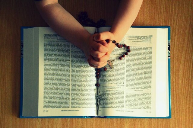 Pixabay O crente deve conceder que não sabe com certeza se Deus existe. Não há fé sem dúvidas