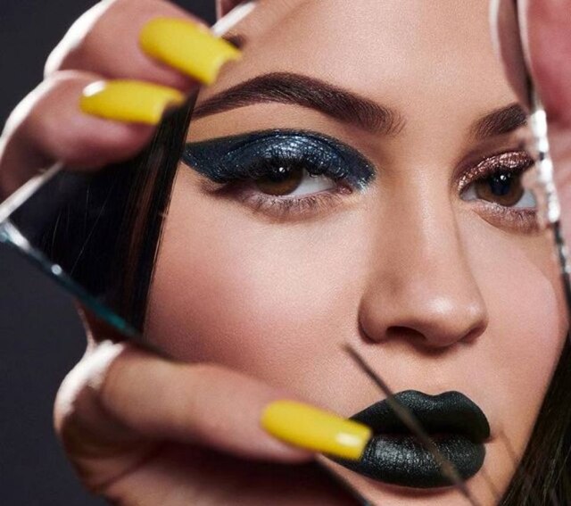 Instagram/ @kyliecosmetics Kylie contou em seu Instagram que trabalhou na coleção enquanto estava grávida