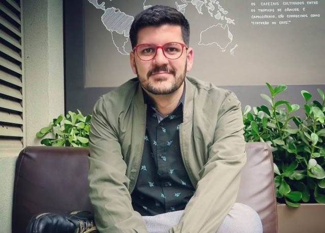 Bárbara Pereira / Estadão O ativista LGBT João Geraldo Netto, que compartilha nas redes sociais sua vivência com o vírus HIV.