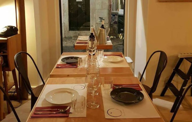 A Nossa Casa No Bairro Alto, em Lisboa, A Nossa Casa serve petiscos surpreendentes, como mexilhões combinados com guacamole