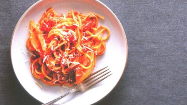Divulgação Espaguete com molho de tomate cebola e manteiga