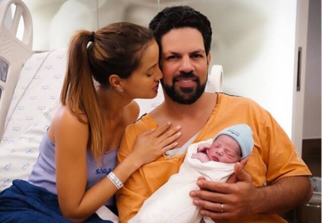 Thalita Castanha O cantor Sorocaba anunciou o nascimento do filho e homenageou a mulher