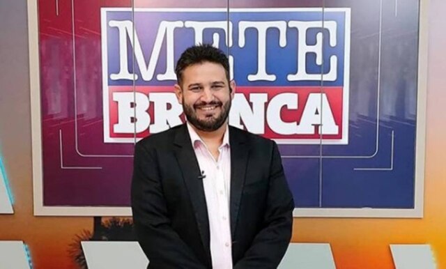 Instagram / @tvimperialoficial Romano dos Anjos, apresentador do 'Mete Bronca', programa da TV Imperial, afiliada da Record em Roraima