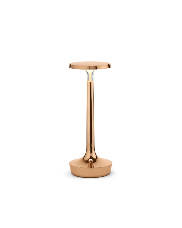 Marcelo Lima A luminária Ether, em versão unplugged, de Philippe Starck para a Flos