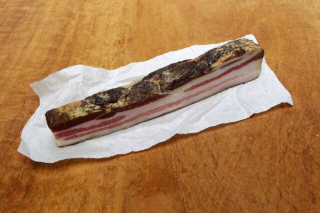 Bacon caseiro.