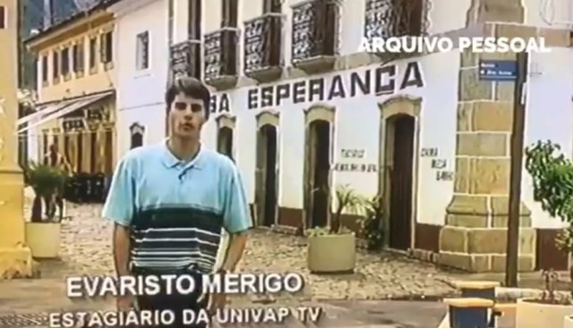 Reprodução/Twitter Evaristo Costa como repórter da Univap TV, do Vale da Paraíba.