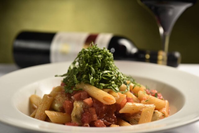 Bruno Lima Penne com alcachofras e tomate seco