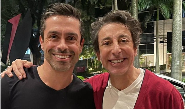 Twitter/@LucianoAmaral Os atores Luciano Amaral e Cassio Scapin, de 'Castelo Rá-tim-bum', se encontraram neste domingo, 24, em São Paulo.