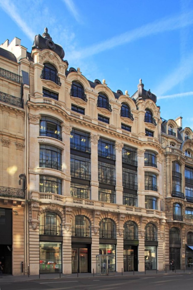 Divulgação Fundada em 1927, a école formou ícones como Valentino, Yves Saint Laurent e Karl Lagerfeld