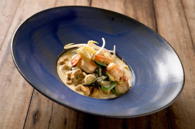 Tadeu Brunelli|Estadão Tagliatelle thai com camarões, manjericão e abacaxi ensinado pela Carla Pernambuco