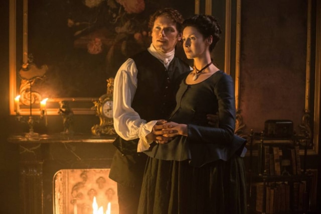 Starz Sam Heughan e Caitriona Balfe contracenam em 'Outlander'