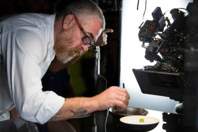 Ricardo D'Angelo|Netflix|Divulgação O chef Alex Atala durante as filmagens