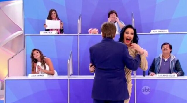 Reprodução Frequentemente, Silvio Santos arruma confusão durante a apresentação de seu progama aos domingos.
