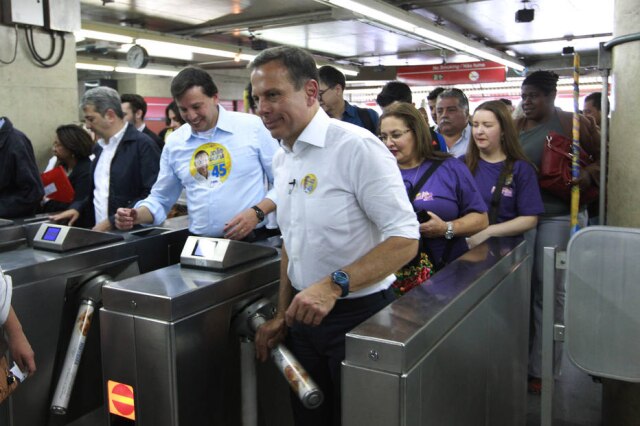 Hélvio Romero/Estadão João Doria, candidato do PSDB, demonstrando toda a alegria de pegar um metrô