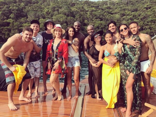 Reprodução/ Instagram @angelicaksy Foto de Angélica mostra artistas e atletas que curtiram Réveillon em Angra dos Reis
