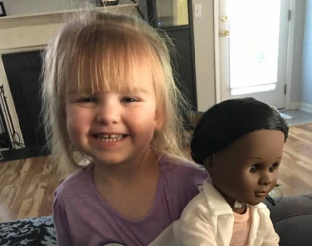 https://www.instagram.com/leilani324/ Sophia tem certeza de que é médica e quis uma boneca igual a ela