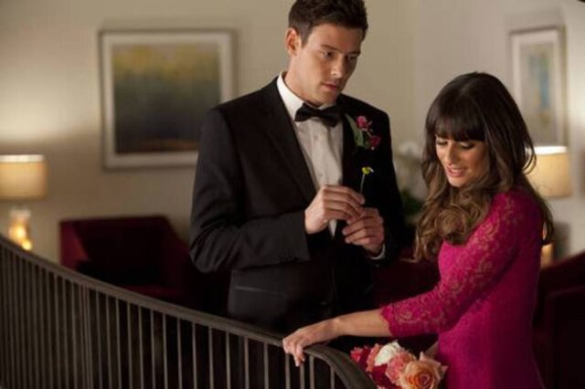 Reprodução de cena de 'Glee' Além de serem um casal na série, Cory Monteith e Lea Michele namoravam na vida real