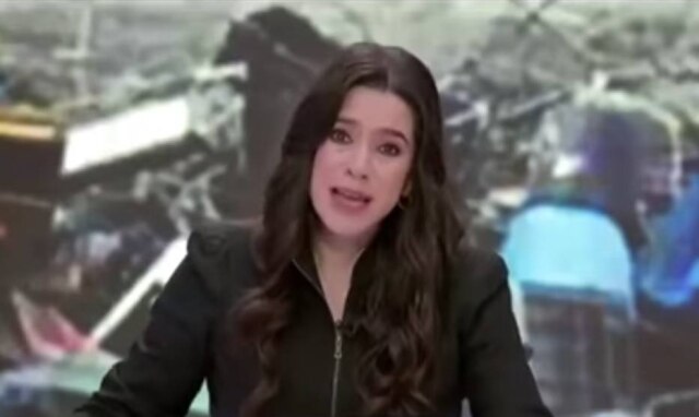 Reprodução de cena do programa 'Imagen Noticias'/Youtube/Imagen Noticias Yuriria Sierra se emociona ao noticiar a morte da mulher de um colega de trabalho no México.