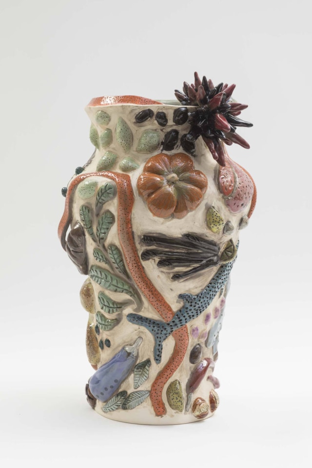 Ruy Teixeira Detalhe de um dos vasos criados para a primeira individual da designer na galeria Firma Casa