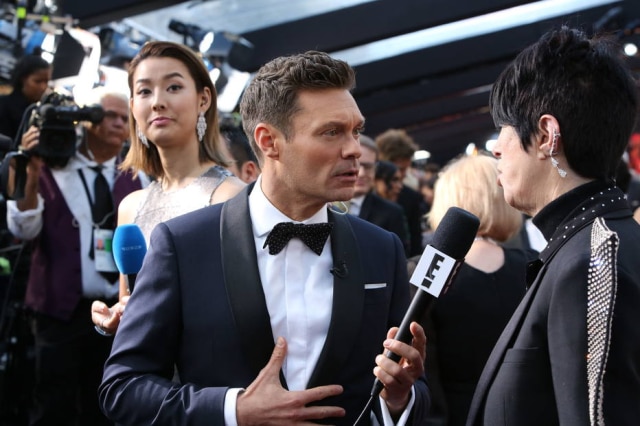 Monica Almeida/The New York Times Por conta de acusações de assédio sexual, o apresentador Ryan Seacrest foi evitado por atrizes durante o tapete vermelho do Oscar