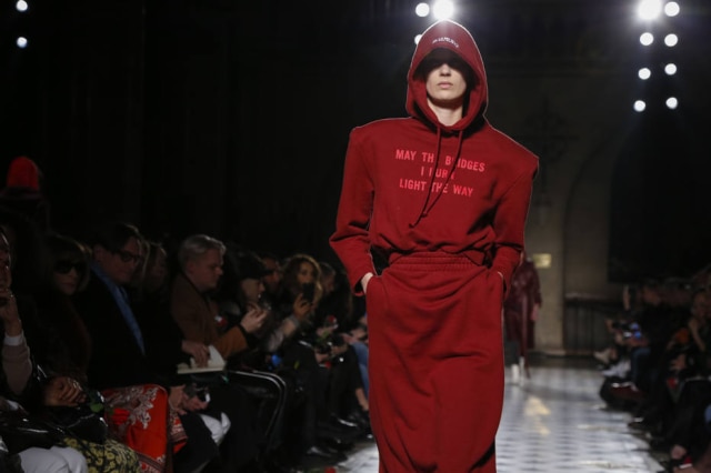 Valerio Mezzanotti/The New York Times A Vetements é comandada pelos irmãos Demna e Guram Gvasalia
