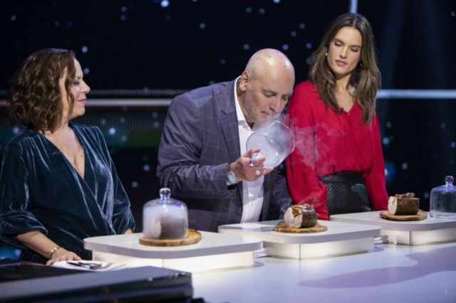 Adam Rose|Netflix A cantora Bebel Gilberto, o crítico Josimar Melo e a modelo Alessandra Ambrósio no episódio sobre o Brasil