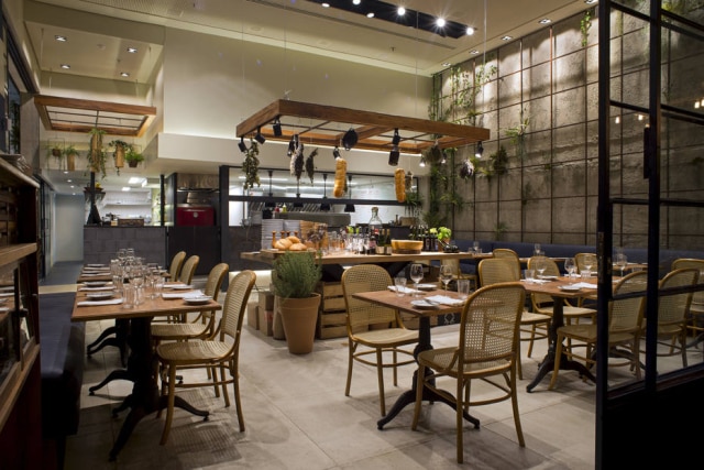 Alexander Landau Comandado por Pedro de Artagão, o restaurante Al Fresco dedica-se às receitas italianas